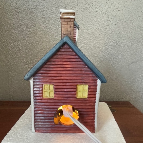 Vintage Americana Porcelain Collectable Village Lighted Schoolhouse - Picture 11 of 13